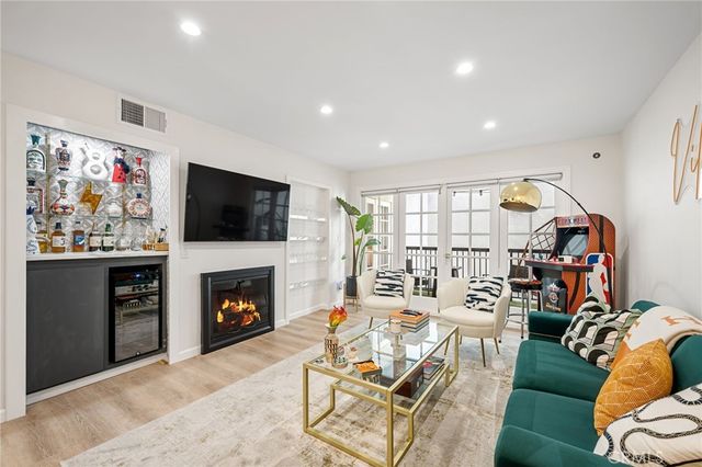 906 N Doheny Drive # 318, West Hollywood