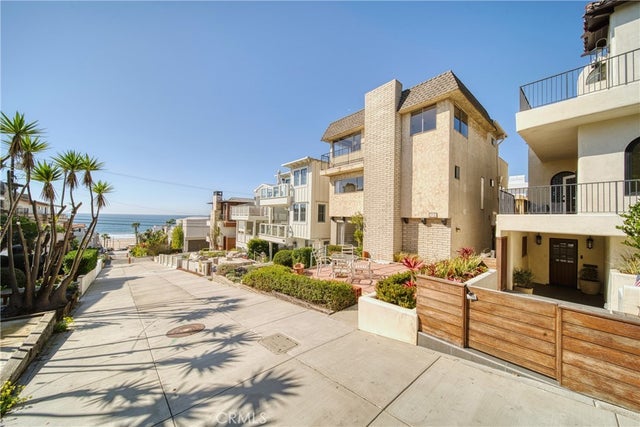 229 7th Street, Manhattan Beach.