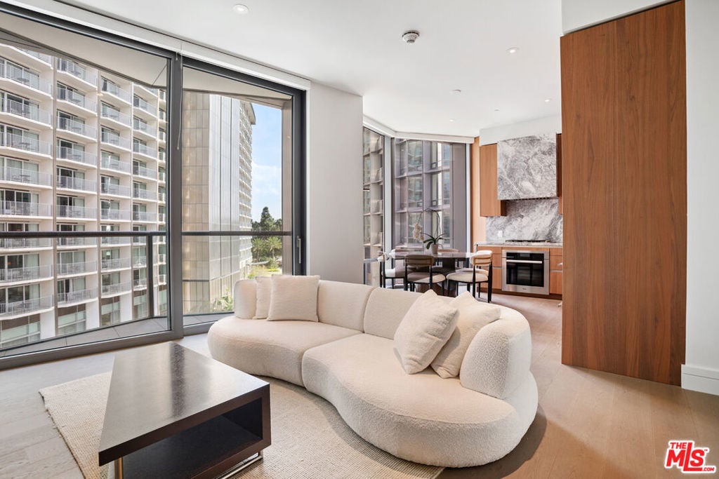 Photo of Listing #26652855