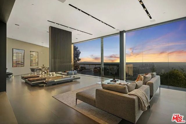 8790 Appian Way, Los Angeles