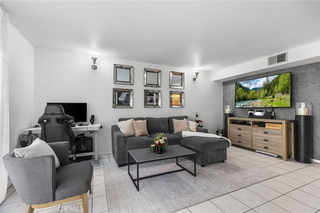 Photo of Listing #PW26036385