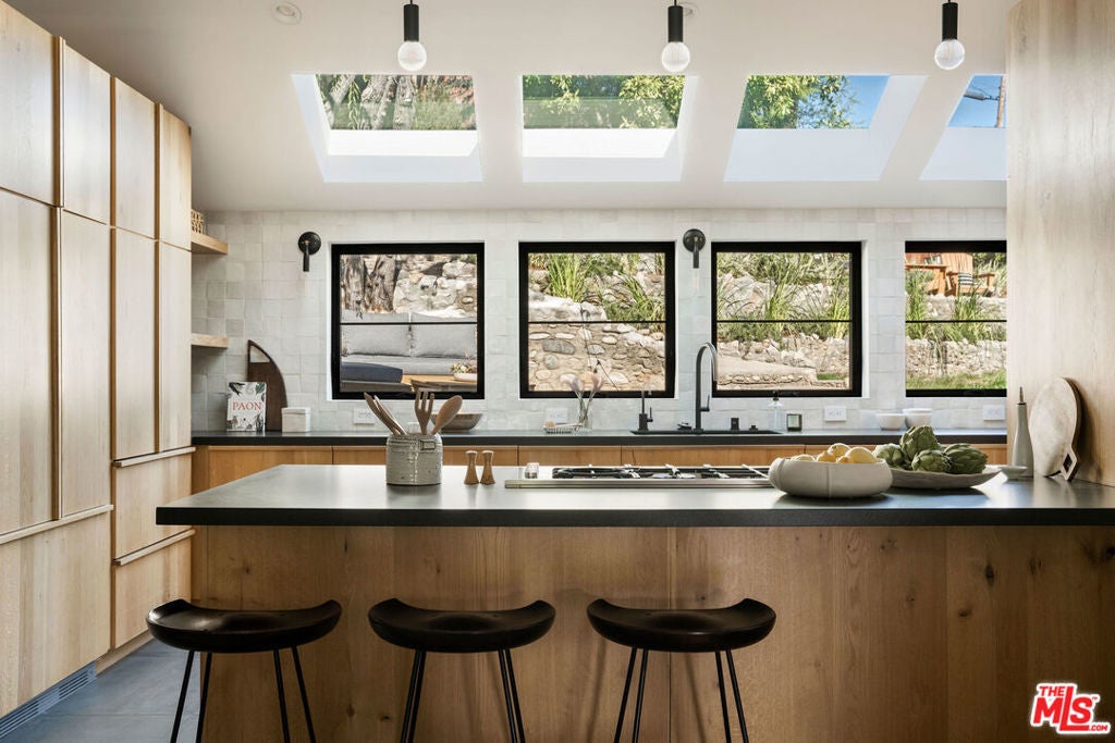 Photo of Listing #26653357