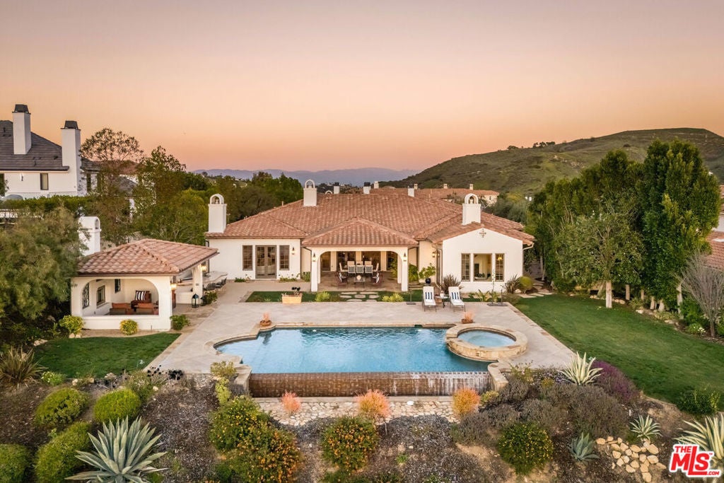 Photo of Listing #26653375