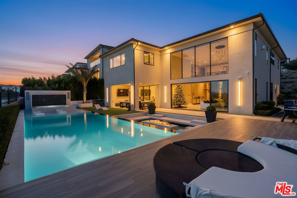 20306 W Willoughby Lane, Porter Ranch