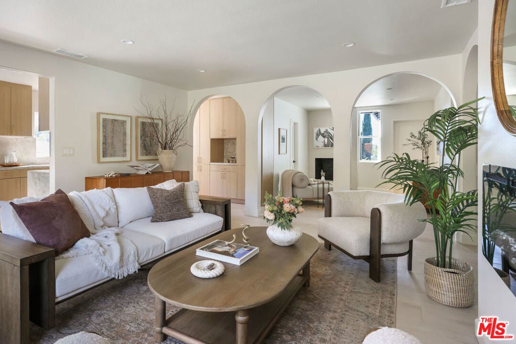 Photo of Listing #26653497