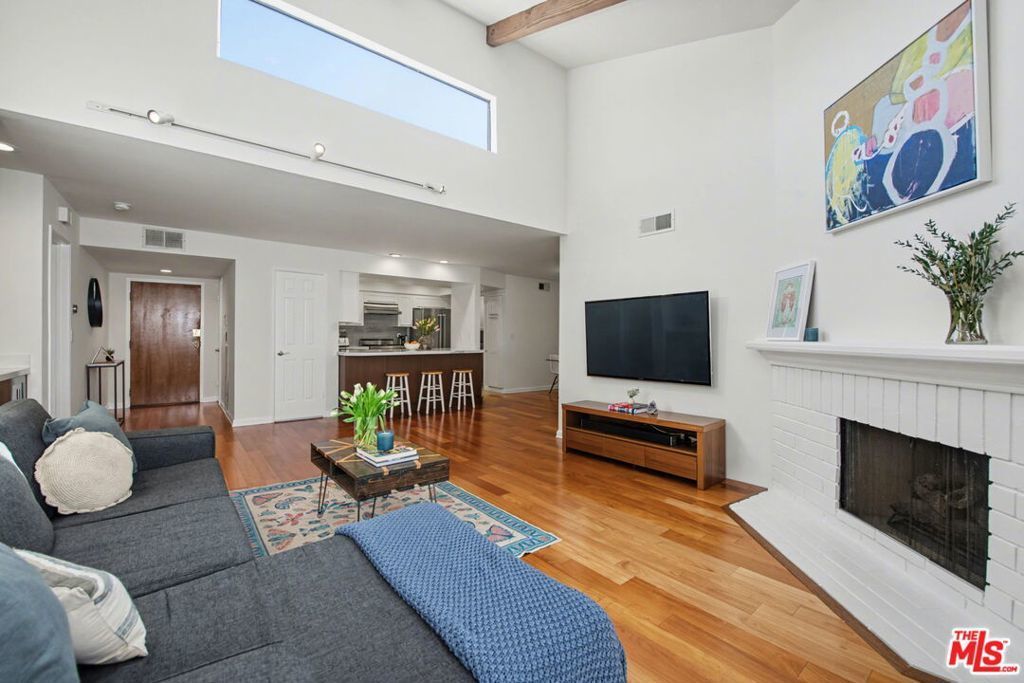 1250 Amherst Avenue # 302, Los Angeles