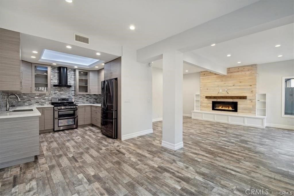 10831 Roycroft Street 72, Sun Valley