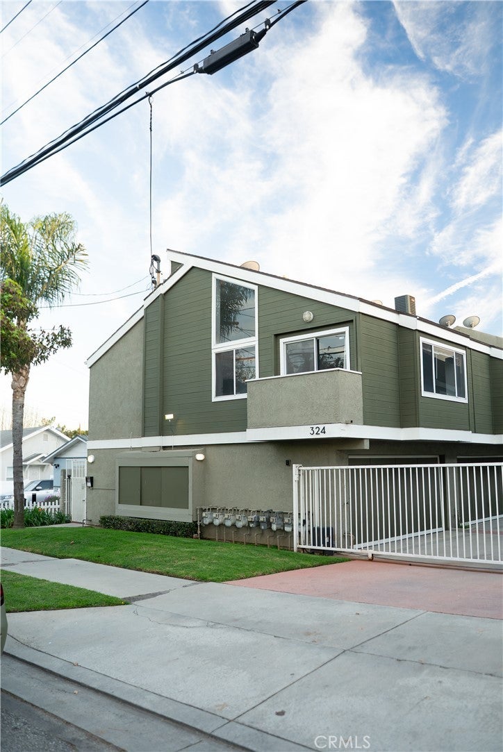 324 Plymouth 14, Inglewood