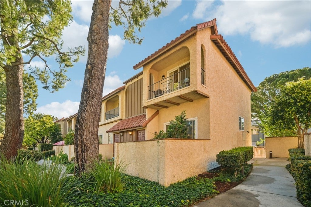 19545 Sherman Way, Reseda