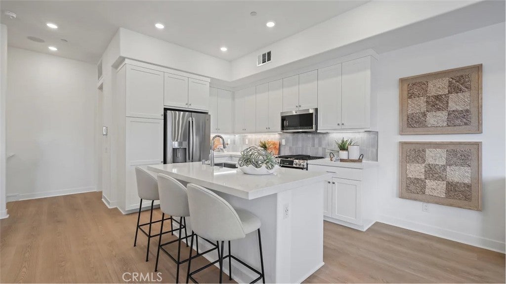 1385 Snowberry Place, Montebello