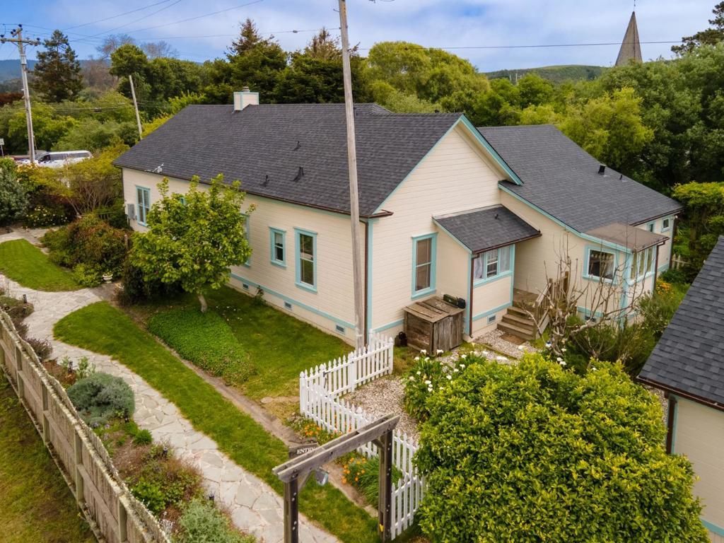 393 Stage Road, Pescadero
