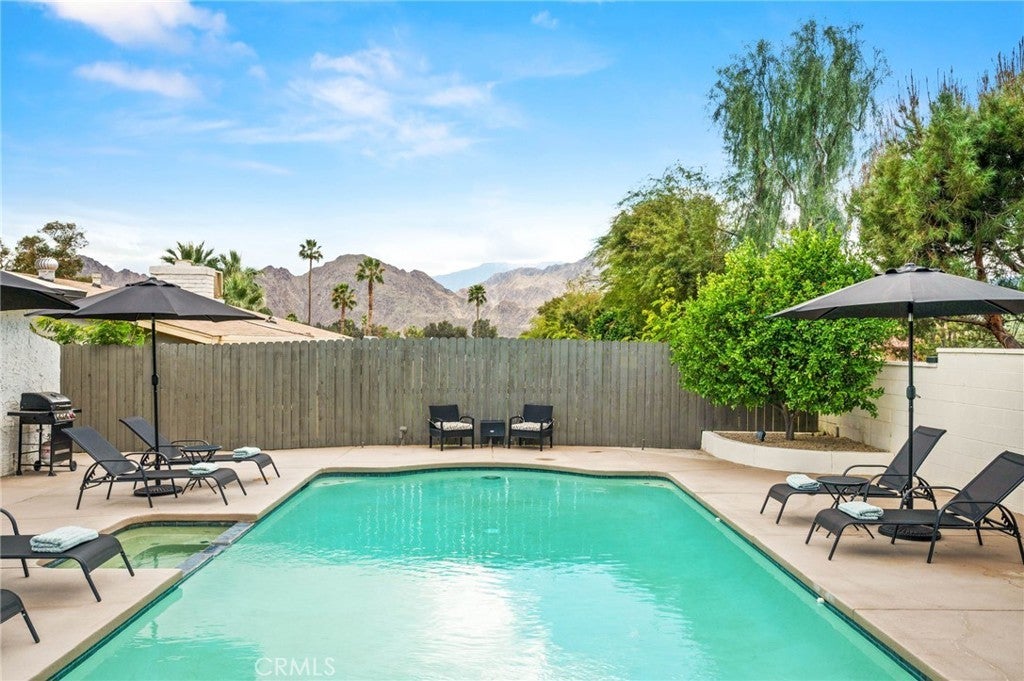 43381 Virginia, Palm Desert