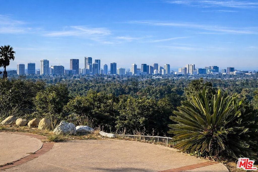 Photo of Listing #26649859