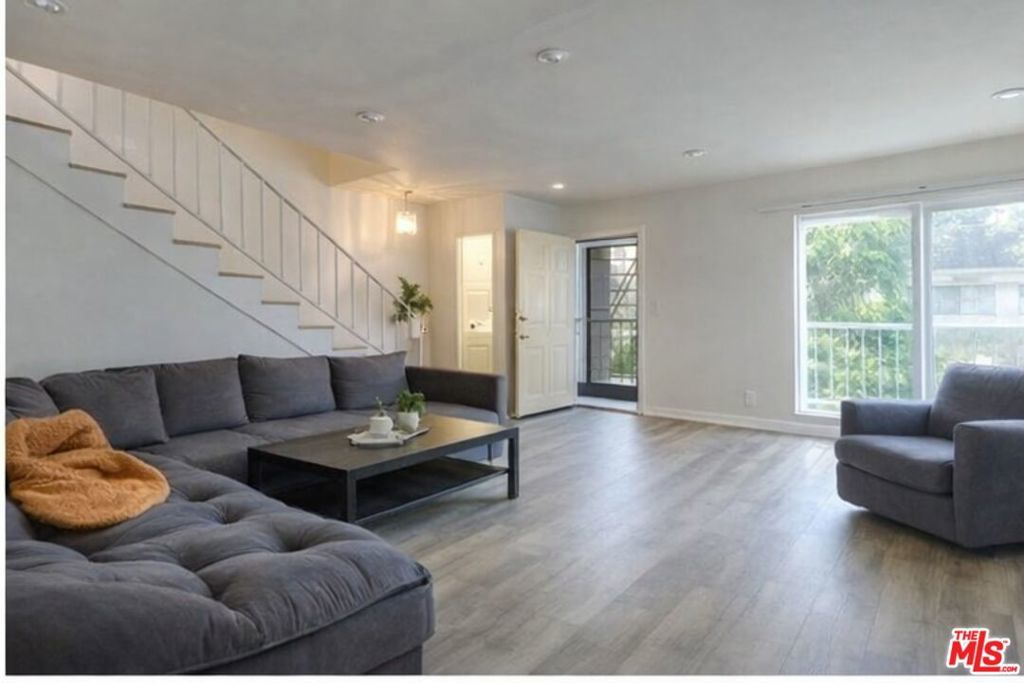 7000 La Cienega Boulevard 28, Inglewood