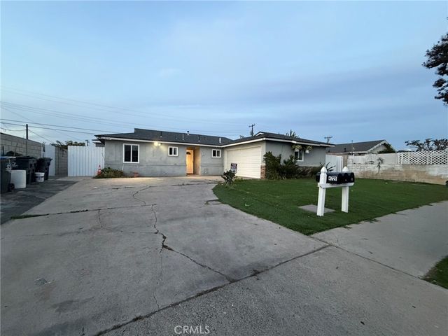 4721 W Oakfield, Santa Ana