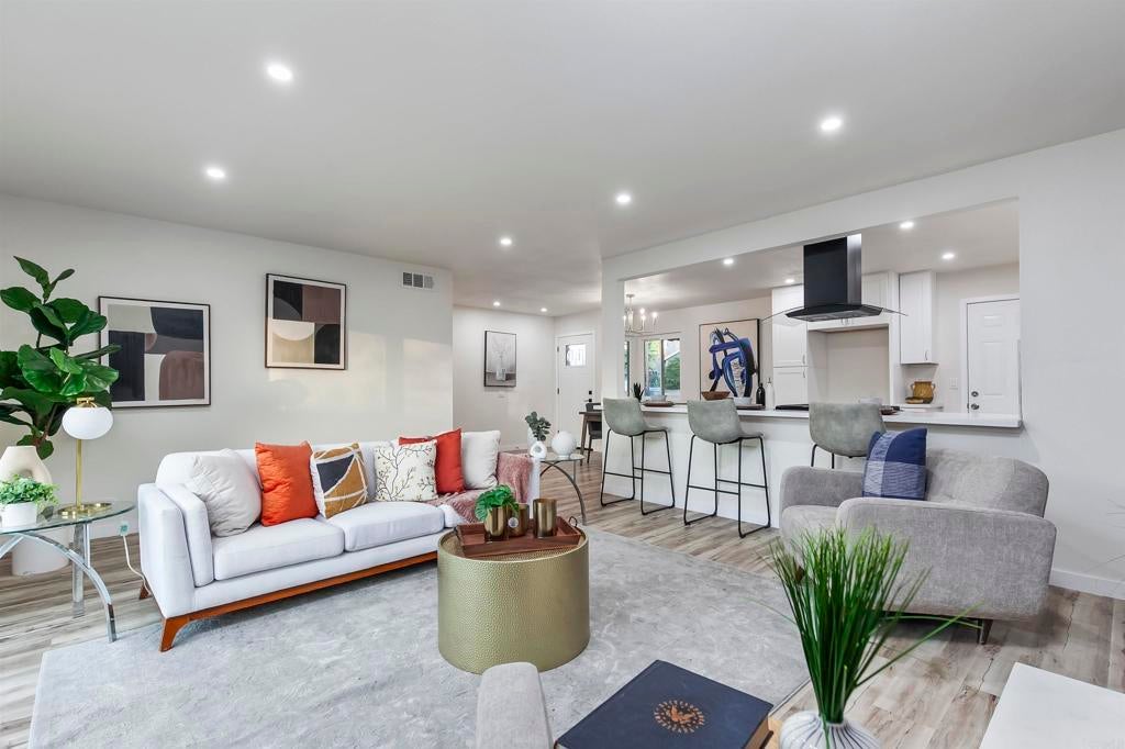 Photo of Listing #PTP2601392