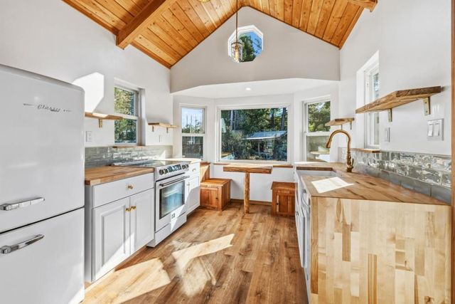 15 Braemoor Drive, Santa Cruz