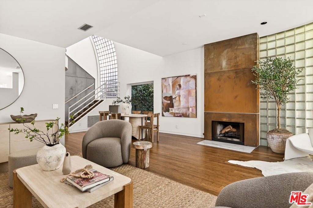 Photo of Listing #26655329