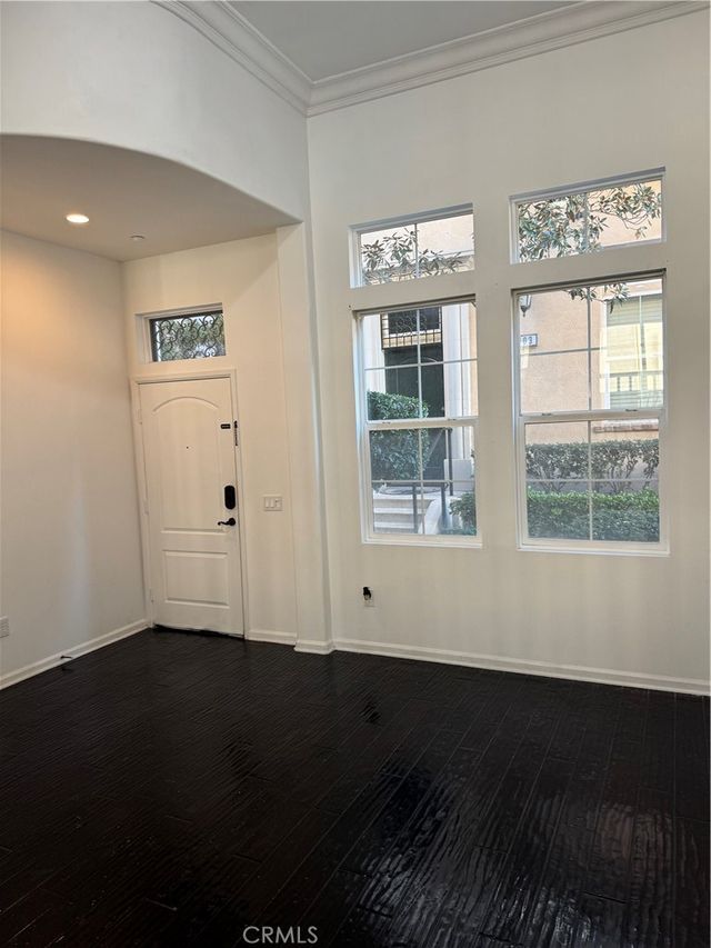 4445 Owens, Corona