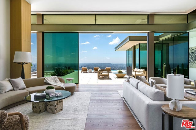 9016 Thrasher Avenue, Los Angeles