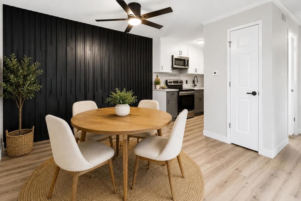 2809 N Los Felices Circle E # 212, Palm Springs