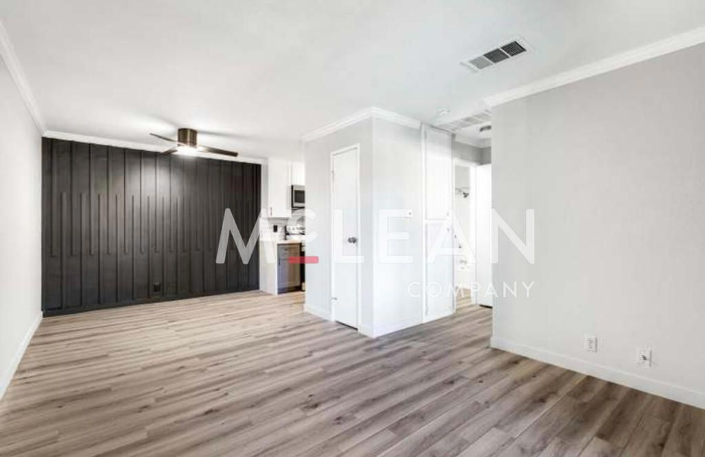 2809 N Los Felices Circle E # 212, Palm Springs