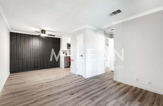 2809 N Los Felices Circle E # 212, Palm Springs