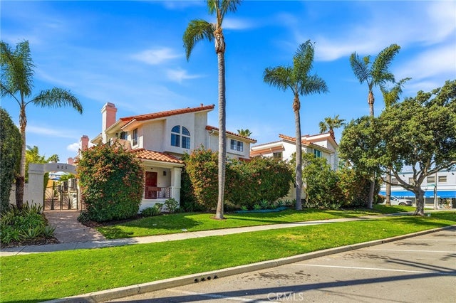 231 N Broadway 3, Redondo Beach.