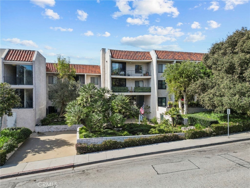 1401 Valley View 334, Glendale