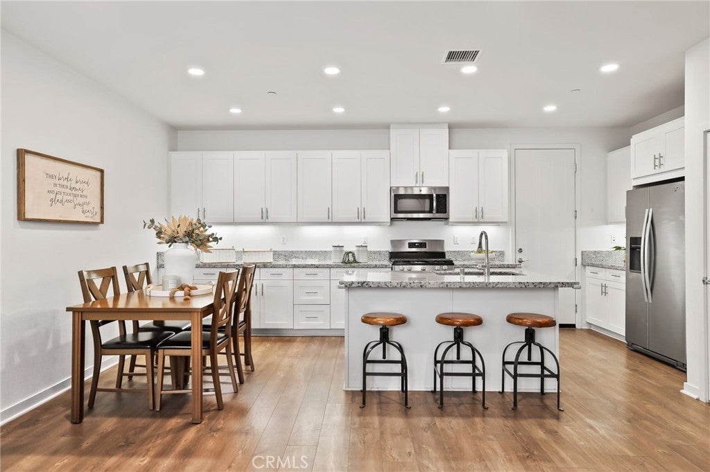 36 Savannah, Lake Forest