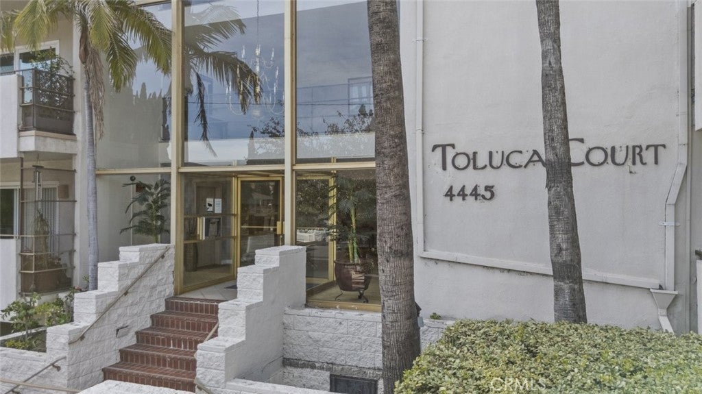 4445 Cartwright Avenue 106, Toluca Lake