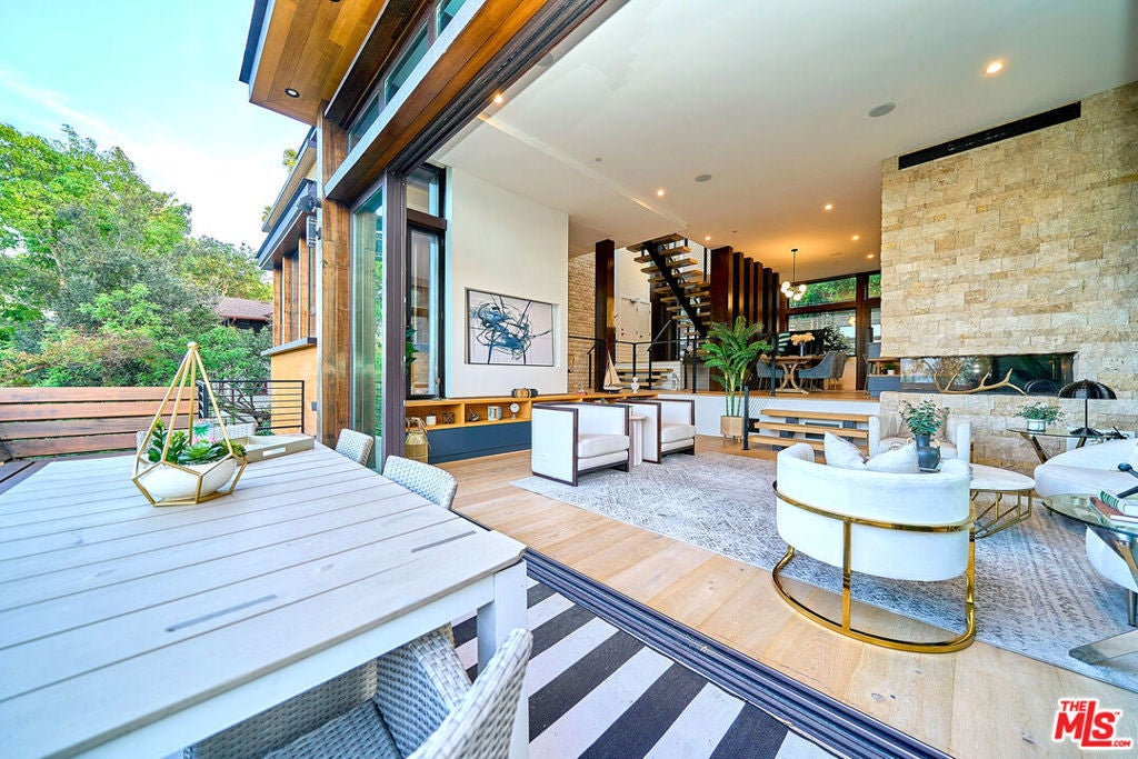 Photo of Listing #26656905