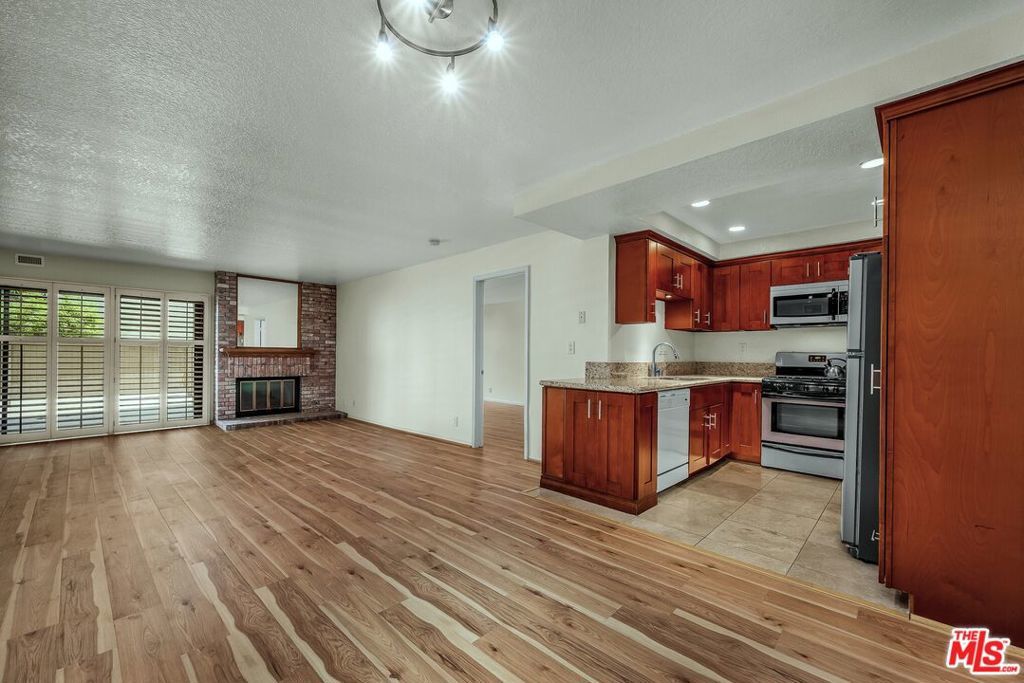 8512 Tuscany Avenue 207, Playa Del Rey