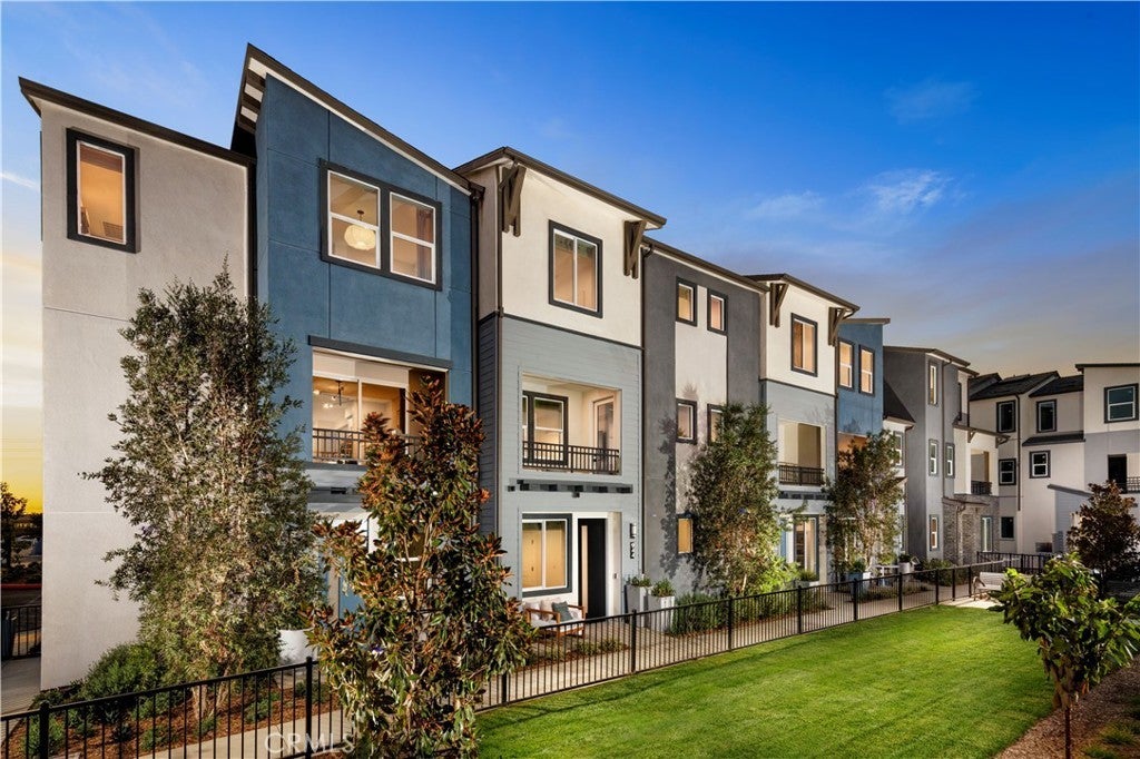 838 Katie Place 56, Covina