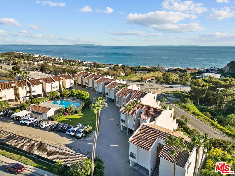 23924 De Ville Way D, Malibu