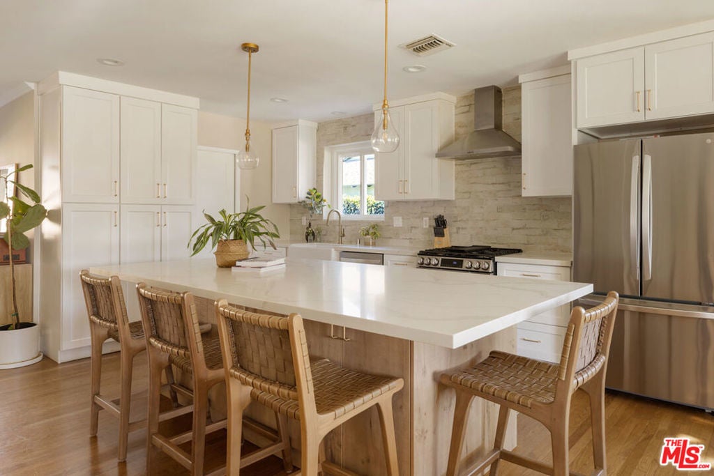 Photo of Listing #26653621