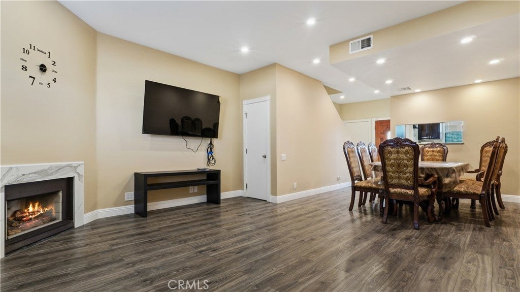 14256 Victory Boulevard 3, Van Nuys