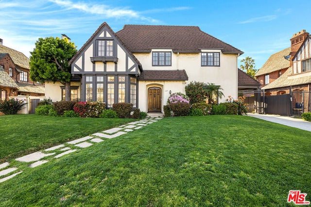 157 N Las Palmas Avenue, Los Angeles