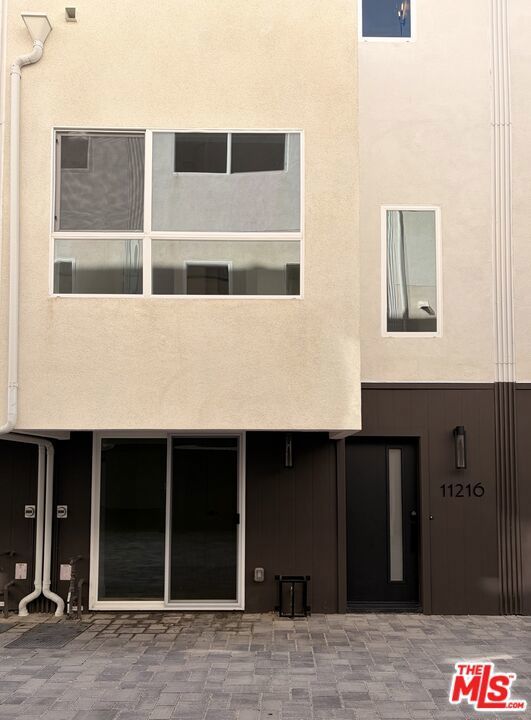 11216 Lyon Lane 13, North Hollywood