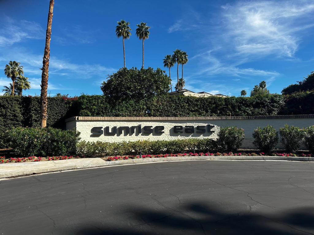 2466 E Oakcrest Drive, Palm Springs