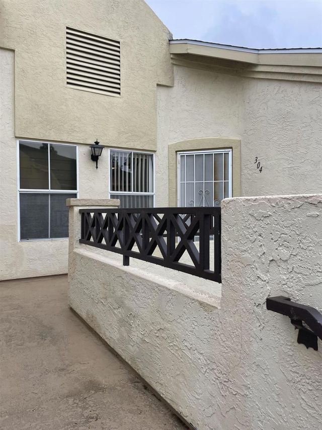 2011 Lakeridge Circle # 304, Chula Vista