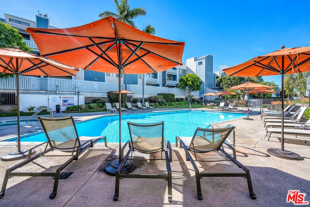 8162 Manitoba Street 202, Playa Del Rey