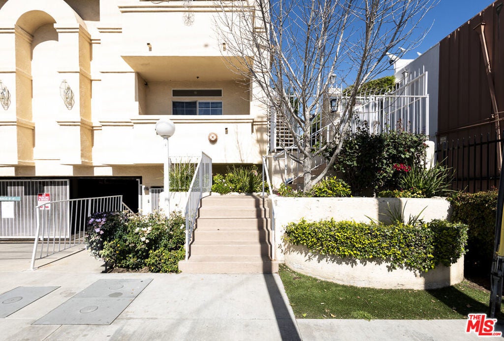 13801 Oxnard Street 206, Van Nuys