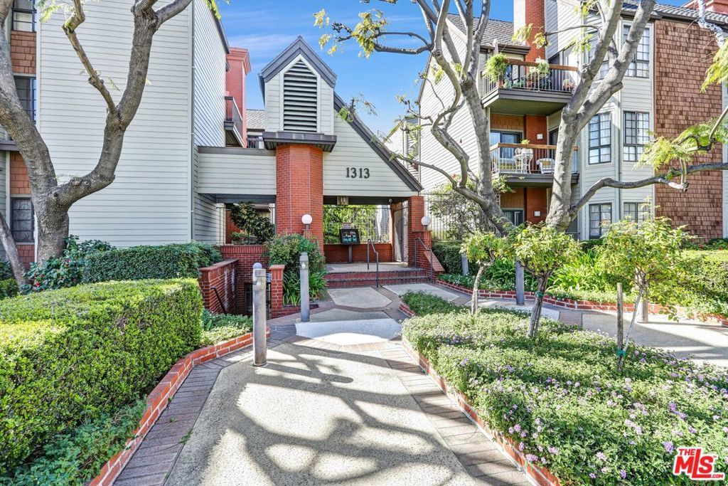 1313 Valley View Road 213, Glendale