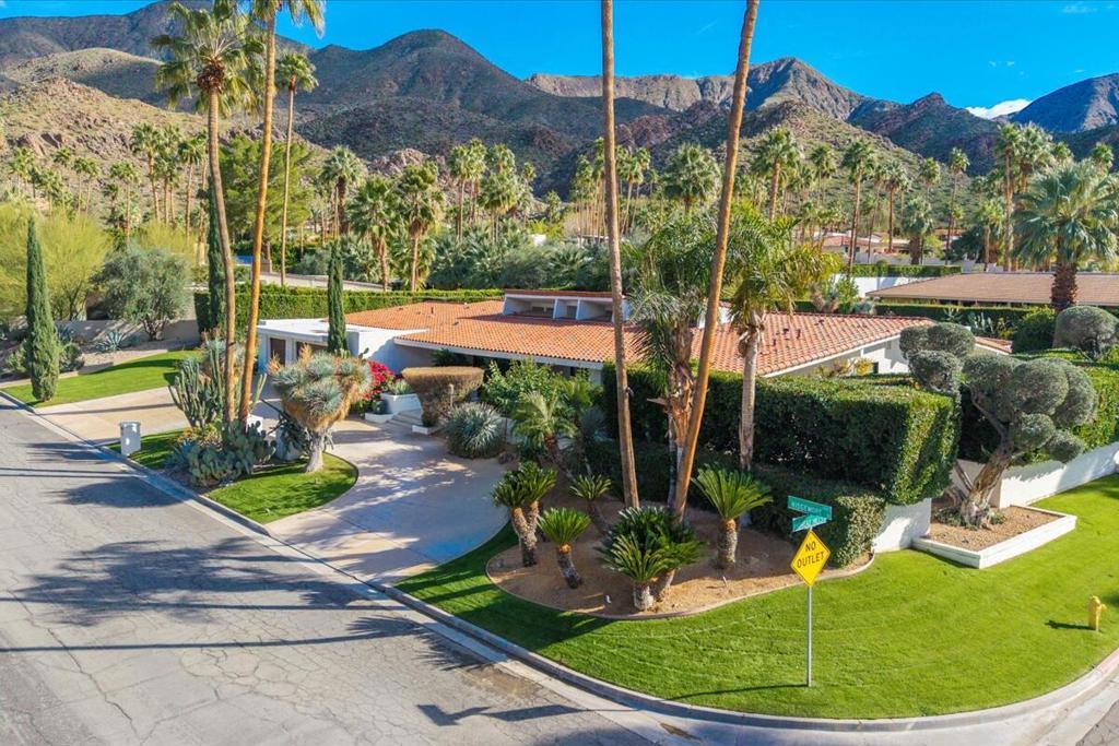 1605 Ridgemore Drive, Palm Springs