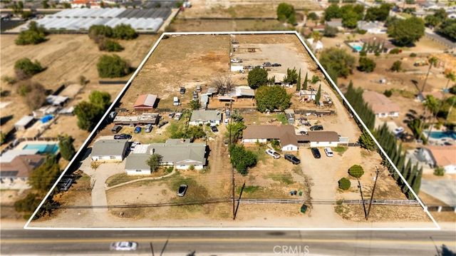 4610 Philadelphia, Chino