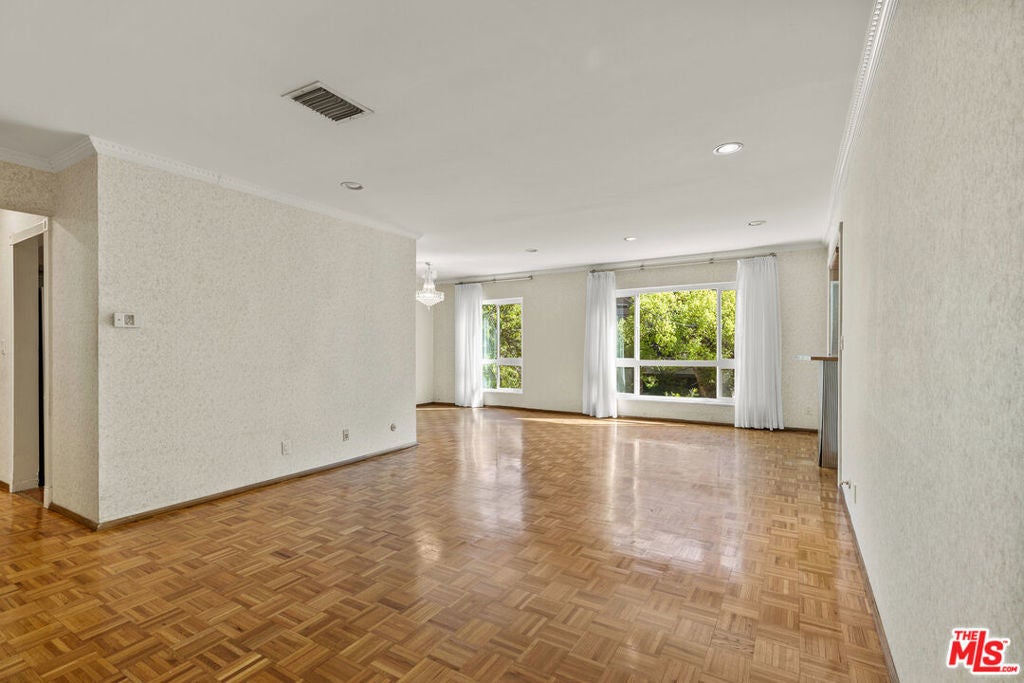 Photo of Listing #26658255