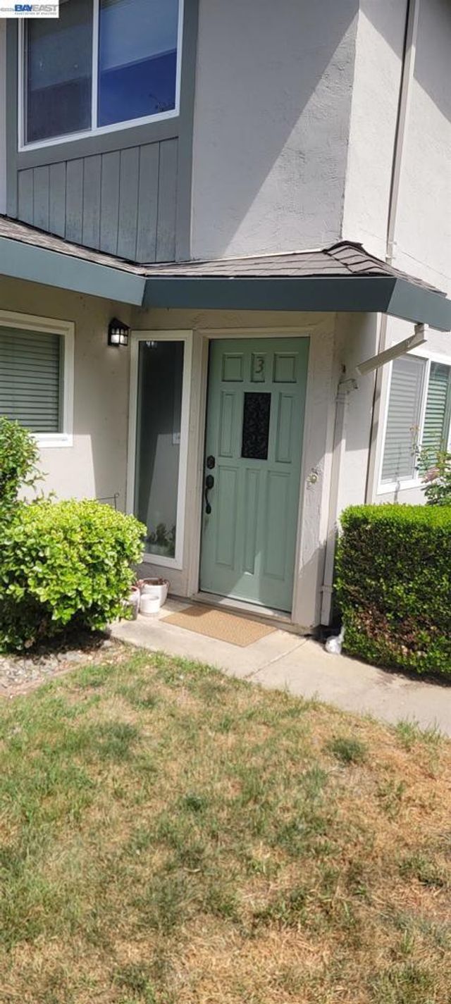 2341 Foothill Rd # 3, Pleasanton