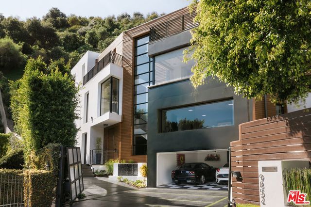 9852 San Circle, Beverly Hills