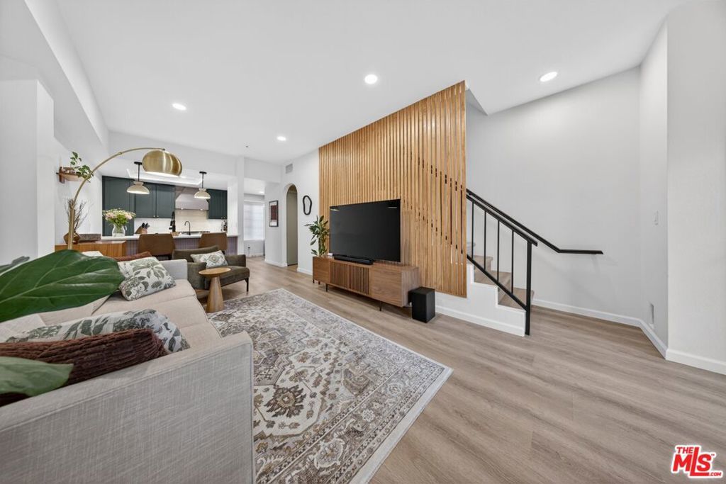 147 Acacia Avenue 118, Glendale